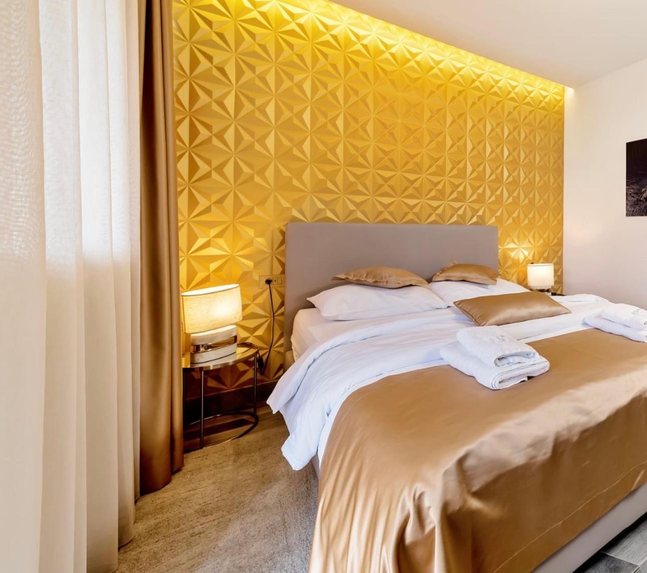 Il Giardino Luxury Rooms & Suites สปลิท ภายนอก รูปภาพ